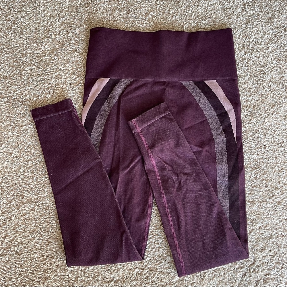 SPANX•Look At Me Now Leggings•Jammy Plum•Size Small - Picture 6 of 7